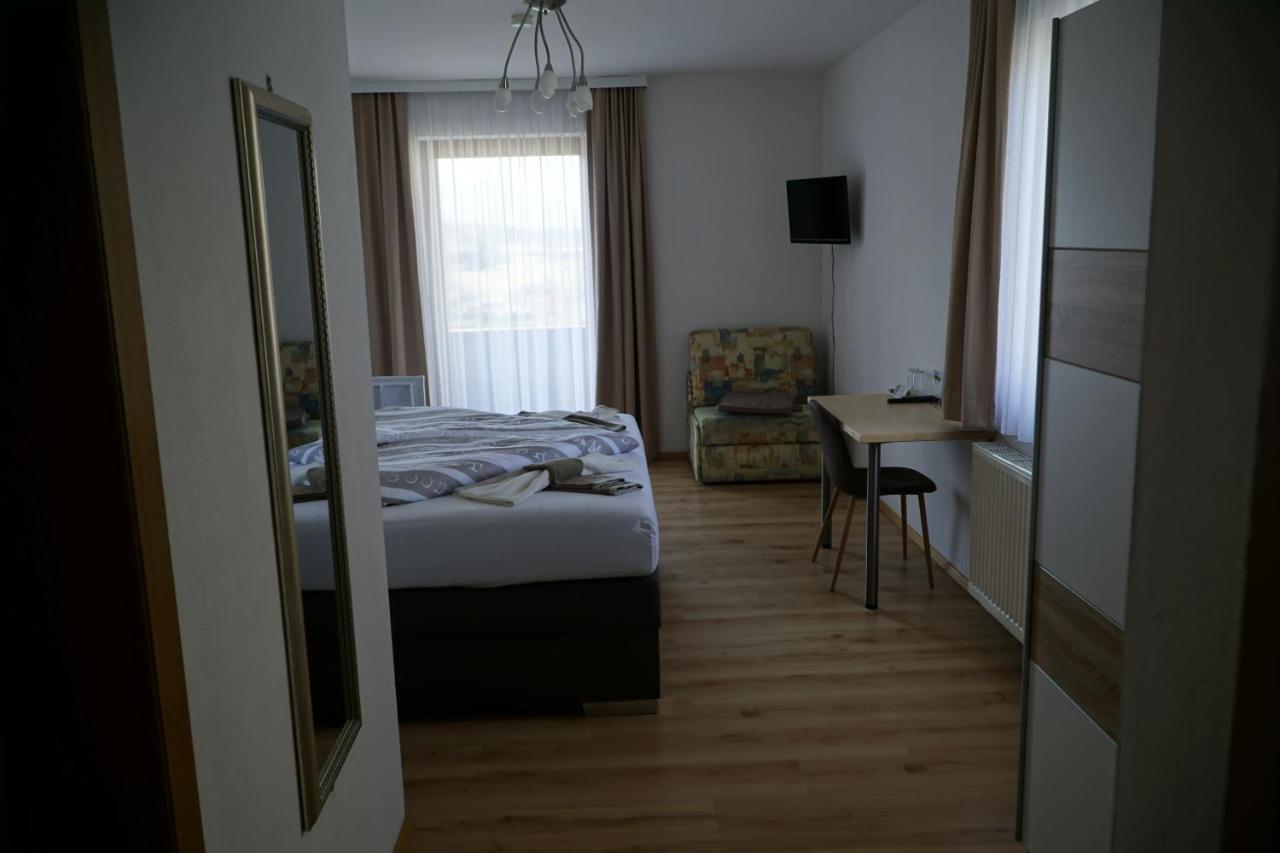 פאק אם סי Pension-Ferienwohnung Rotar מראה חיצוני תמונה