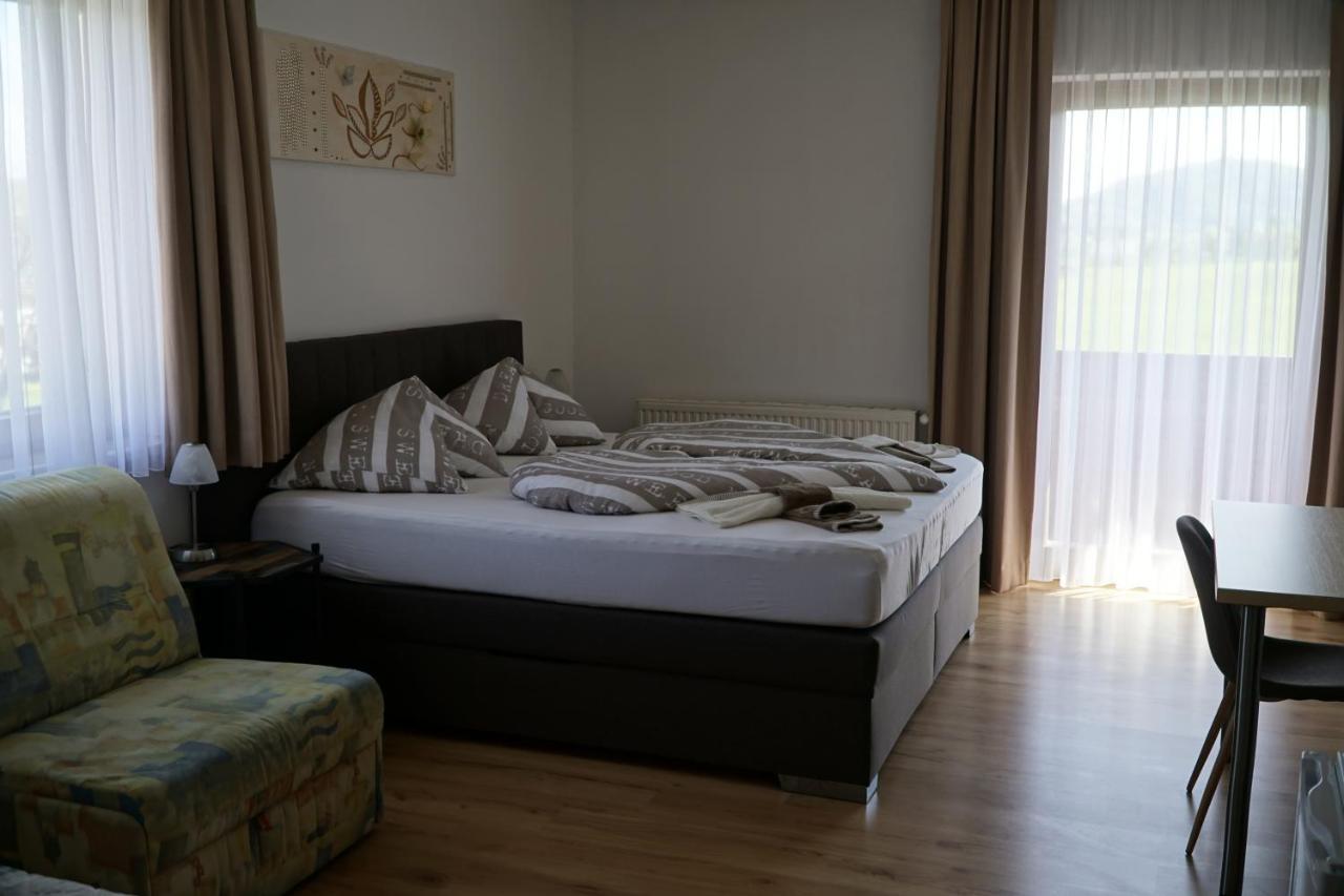 פאק אם סי Pension-Ferienwohnung Rotar מראה חיצוני תמונה