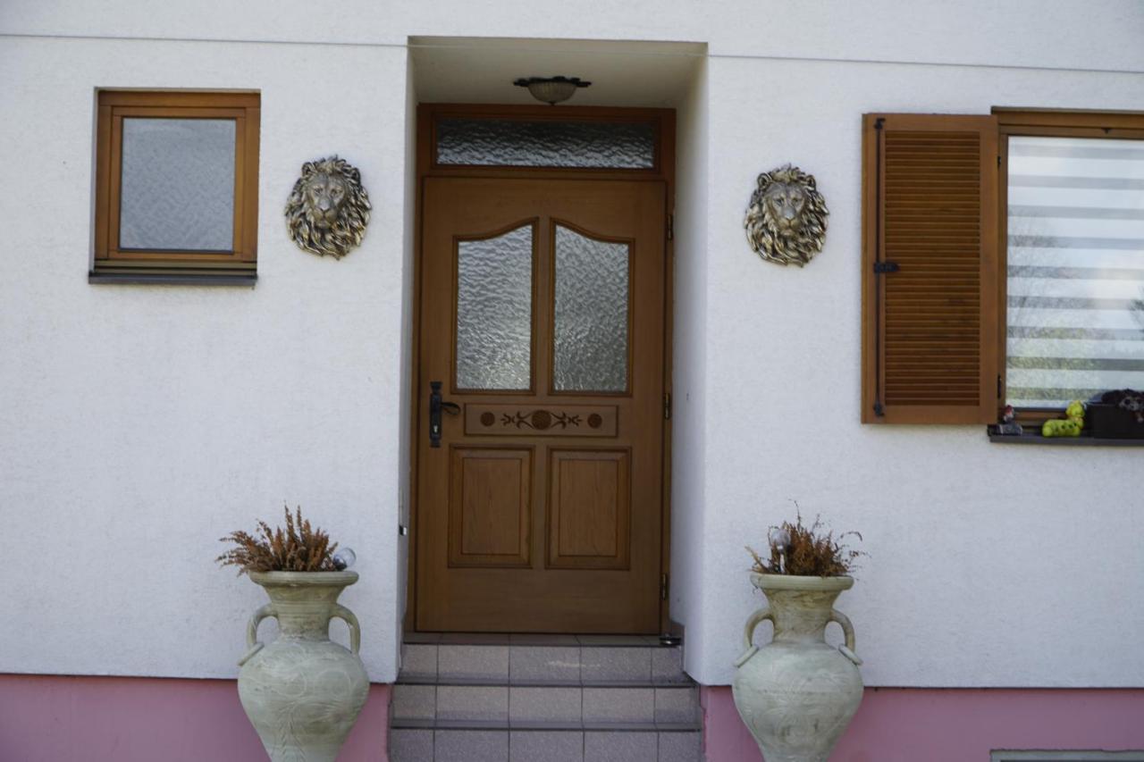 פאק אם סי Pension-Ferienwohnung Rotar מראה חיצוני תמונה