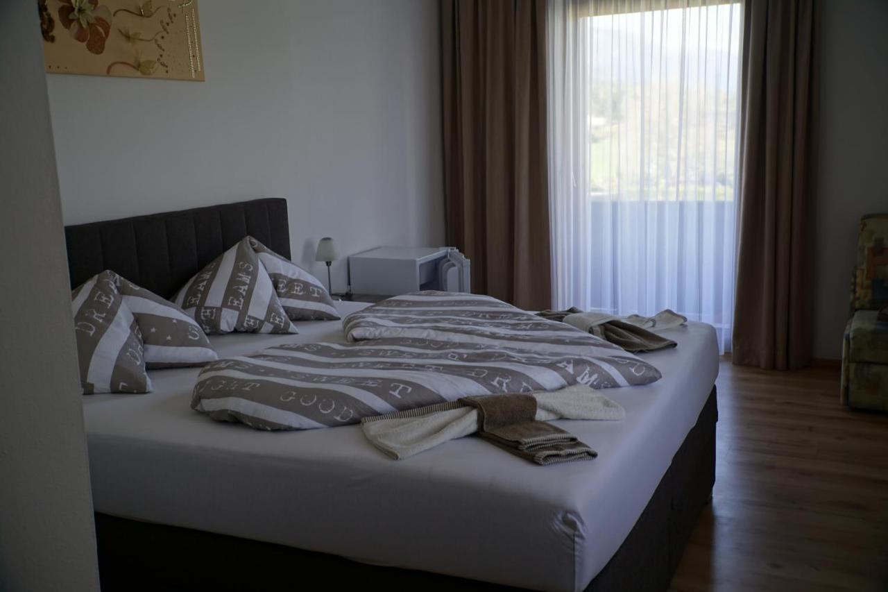 פאק אם סי Pension-Ferienwohnung Rotar מראה חיצוני תמונה